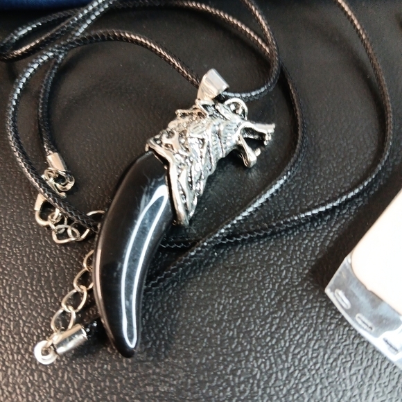 Unique Claw Style Pendant Rope Necklace Wolf Pendant Necklace approx 20" Casual… - Picture 1 of 1